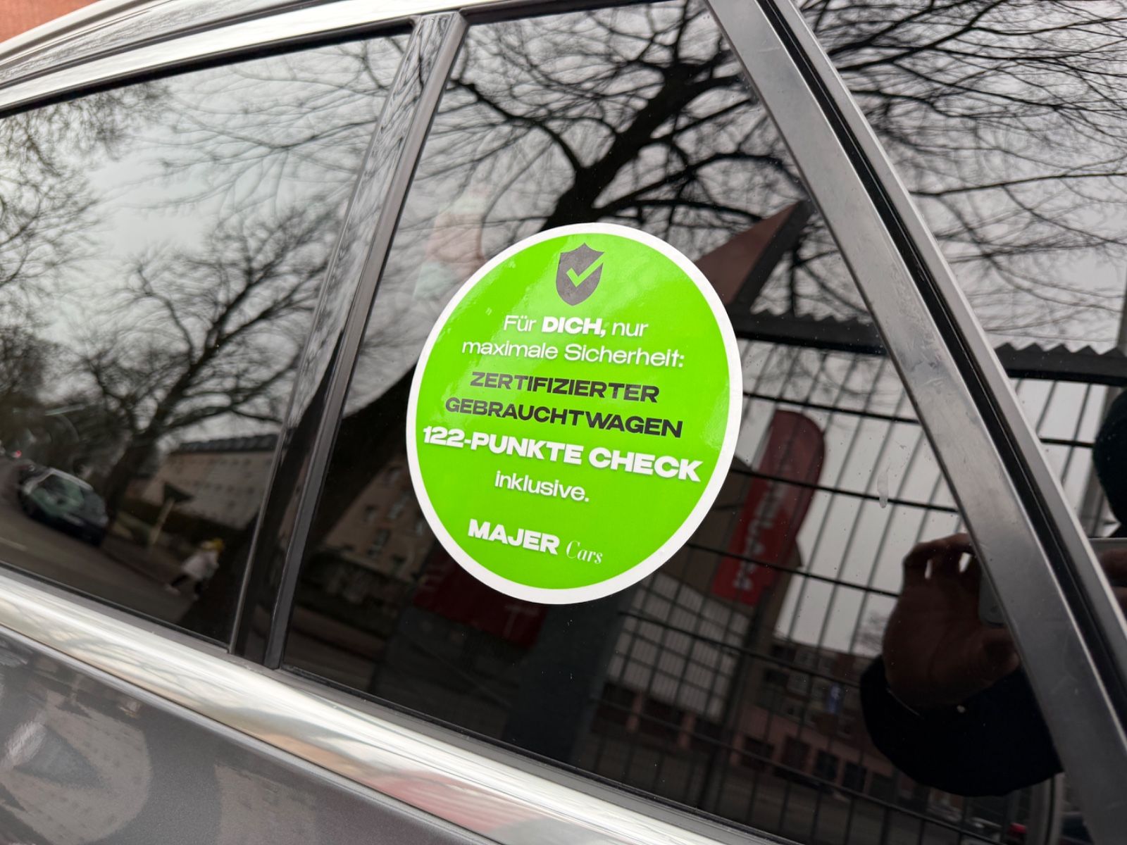 Fahrzeugabbildung Mercedes-Benz E 220d T BURMESTER*PANO*LEDER*ACC*MUTLIBEAM*LED