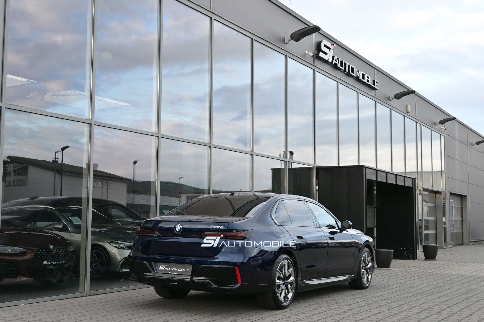 Fahrzeugabbildung BMW 750e xDr. M-Sport Pro °UVP 188.779€°B&W Diamond°