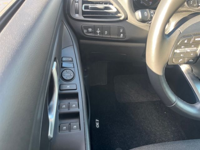 Fahrzeugabbildung Hyundai i30 1.0 T-GDI +CARPLAY+KLIMA+SHZ+RFK+PDC+TEMPOMA