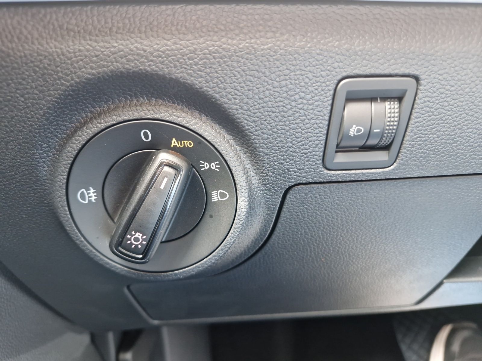 Fahrzeugabbildung SEAT Arona Road Edition 1.0 TSI DSG AHZ KLIMA