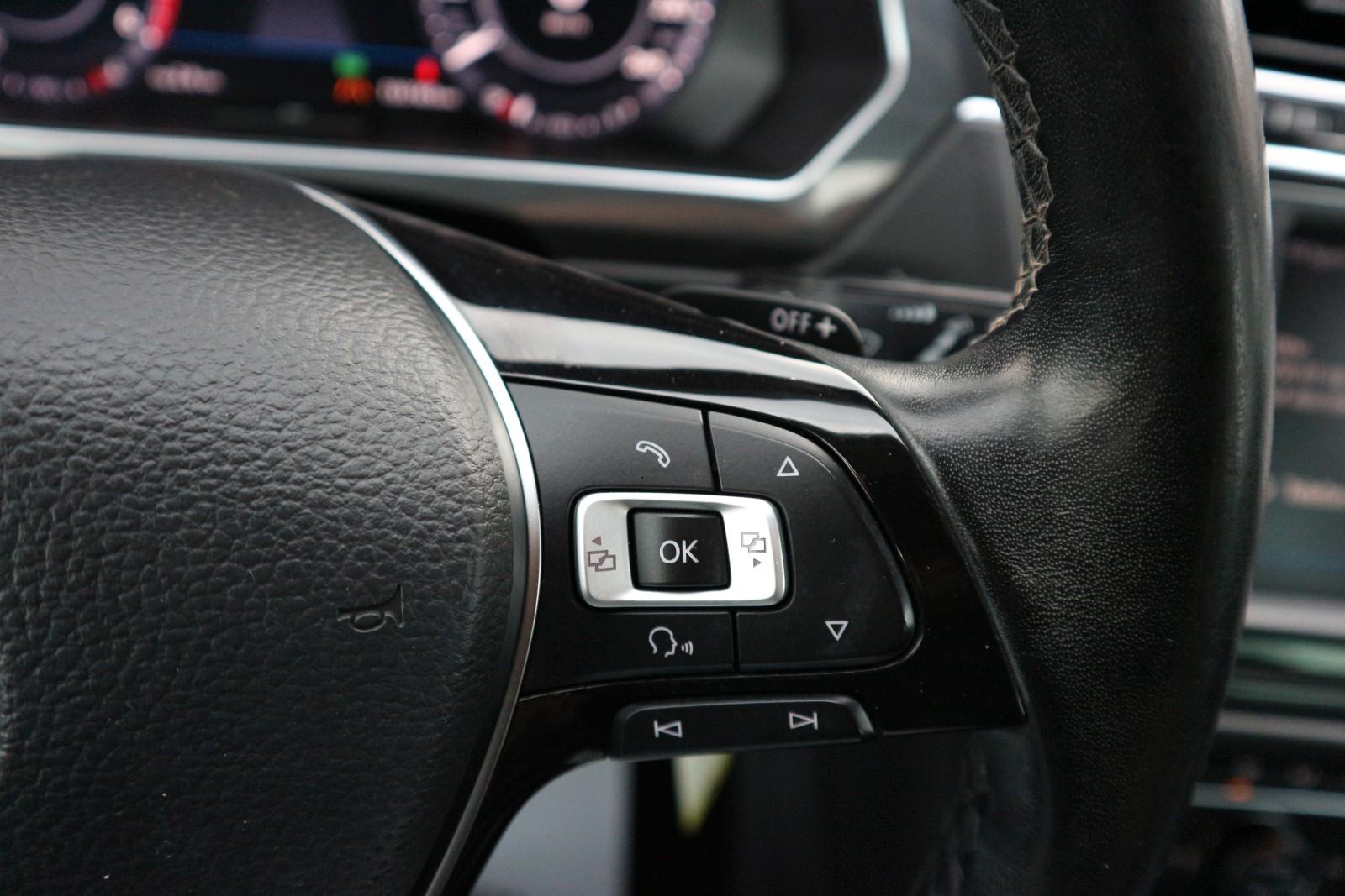 Volkswagen Tiguan 4Motion DSG Navi ACC PDC AHK CarPlay Spur