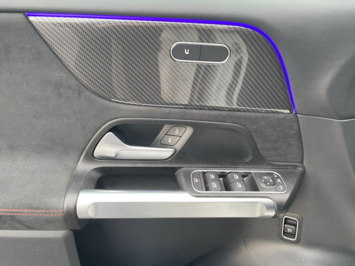 Fahrzeugabbildung Mercedes-Benz GLB 220 d 4M AMG/Night/Pano/3.Sitzreihe