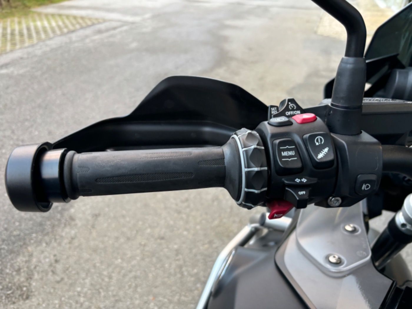 Fahrzeugabbildung BMW R 1250 GS ADVENTURE Sondermodell Triple Black Ti