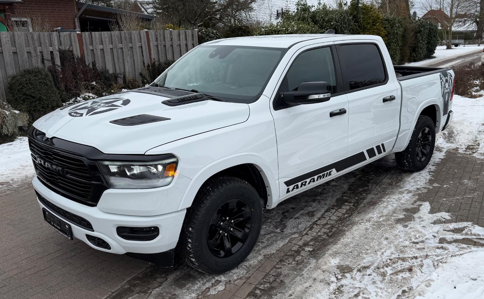 Dodge RAM 1500 LARAMIE 2021 4x4, 1 HAND, 6 SITZE !!!