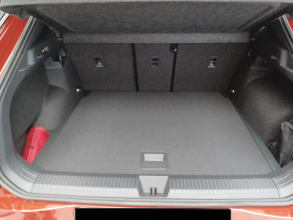 Fahrzeugabbildung Volkswagen T-Roc 1.5 eTSI DSG R-Line Black Style, AHZV uvm.