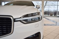 VOLVO XC60 D5 AWD~R Design~Leder~Business~I-safe~21"