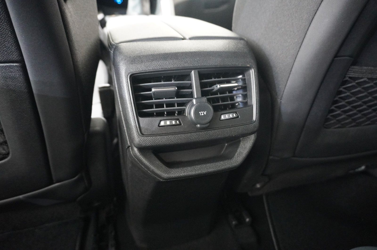 Fahrzeugabbildung Peugeot 3008 1.2T ALLURE PACK NAVI/LED/KAMERA/SH/SPORT