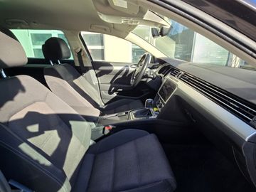 Volkswagen Passat - 10