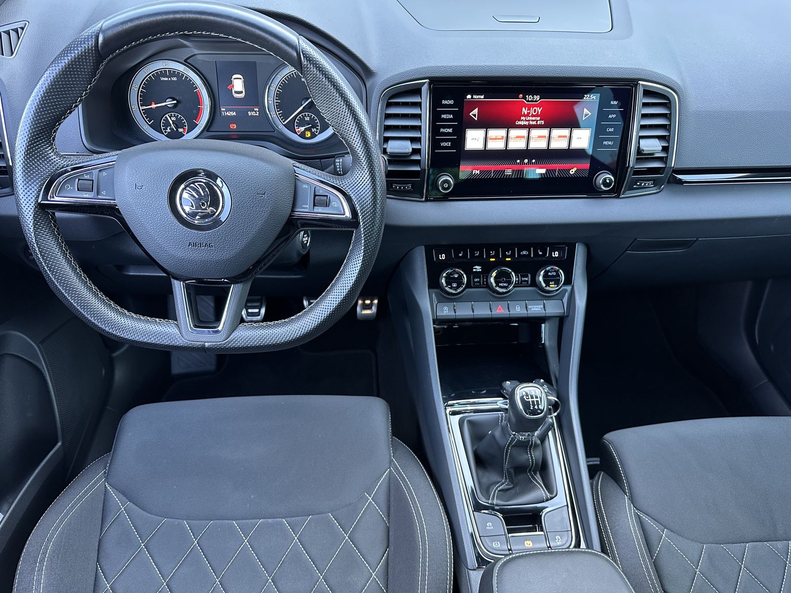 Fahrzeugabbildung SKODA Karoq 1.5 TSI Sportline NAV+LED+CARPLAY+TEMPOMAT