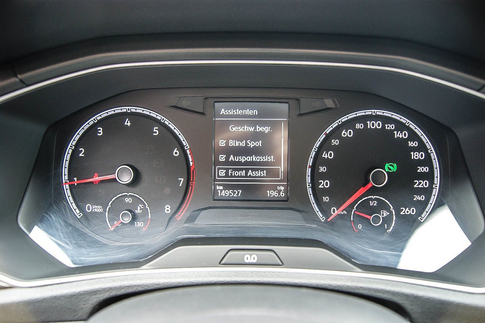 Fahrzeugabbildung Volkswagen T-Roc 15TSI DSG Style STHZG NAVI KAMERA 1HAND AC
