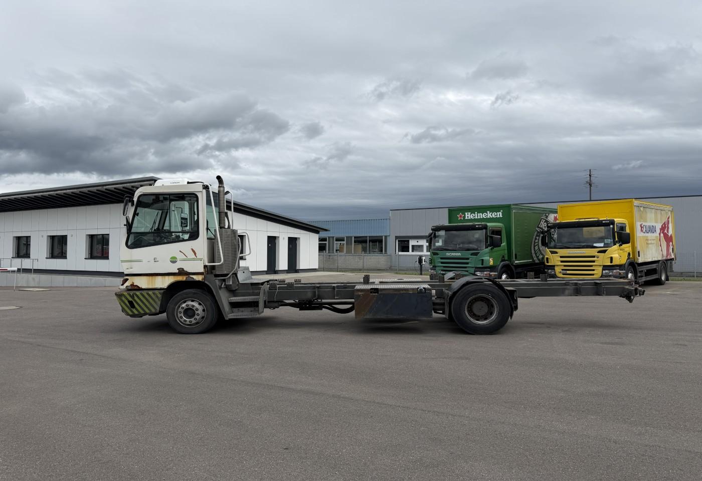 Andere YT222 4x2 Chassis-Kabine / Swiss-Vehicle
