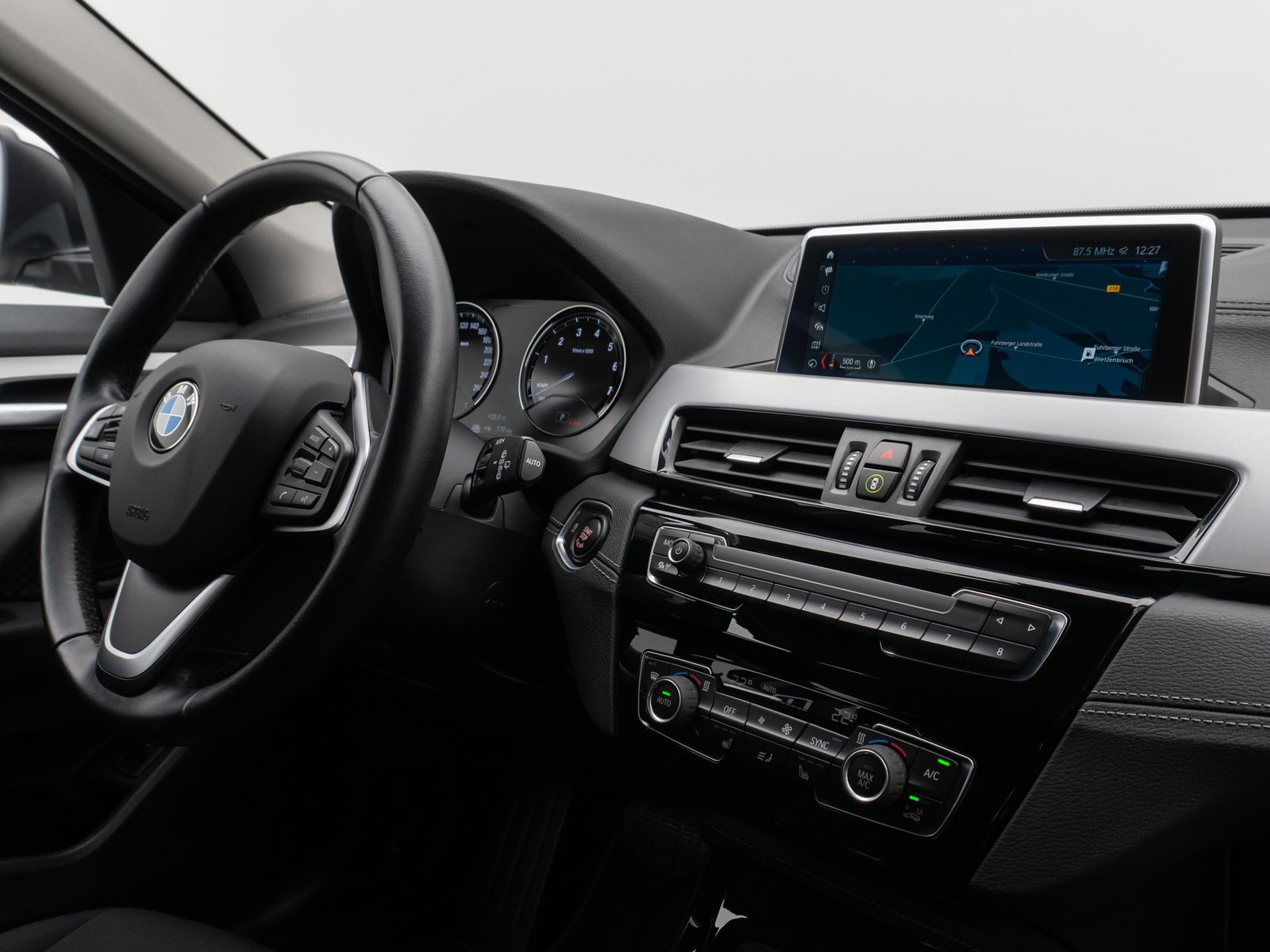 Fahrzeugabbildung BMW X2 sD18i Kamera DAB Geschwindig LED Navi ParkAss