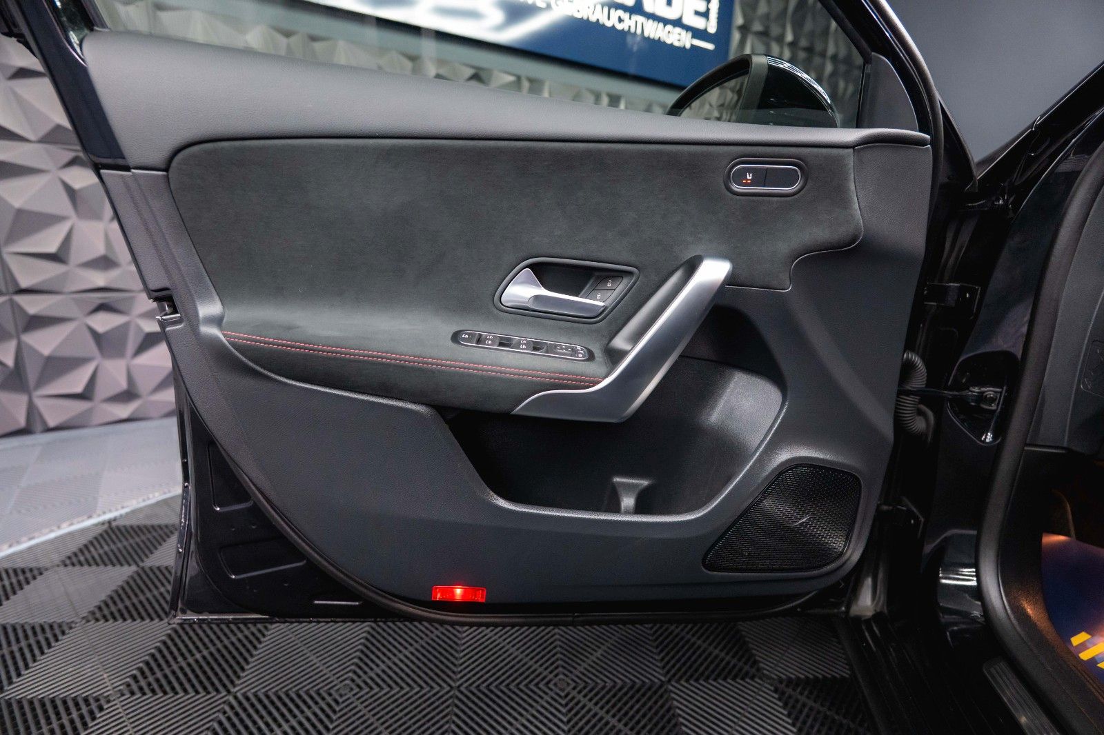 Fahrzeugabbildung Mercedes-Benz A 250 AMG Line Night-Paket *ACC*Head Up*DAB*19%*