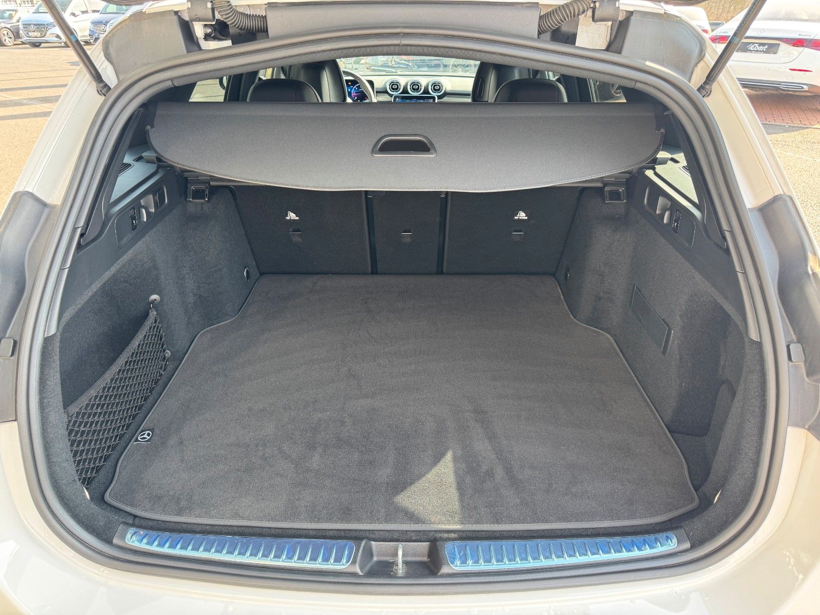 Fahrzeugabbildung Mercedes-Benz C 300 d T AMG NIGHT+AHK+MEMORY+TOTW+AMBIENTE