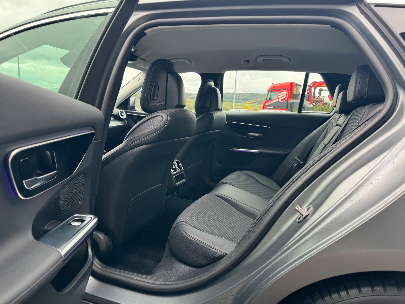 Fahrzeugabbildung Mercedes-Benz C 220 d T AVANTGARDE AHK+Memory+HUD+Distr+Keyles