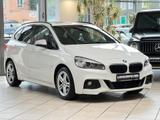 BMW 2er Active Tourer - 220i MSport|PANO|HUD|AHK|LED - mit Benzin-Antrieb: Alcantara, Head-Up Display