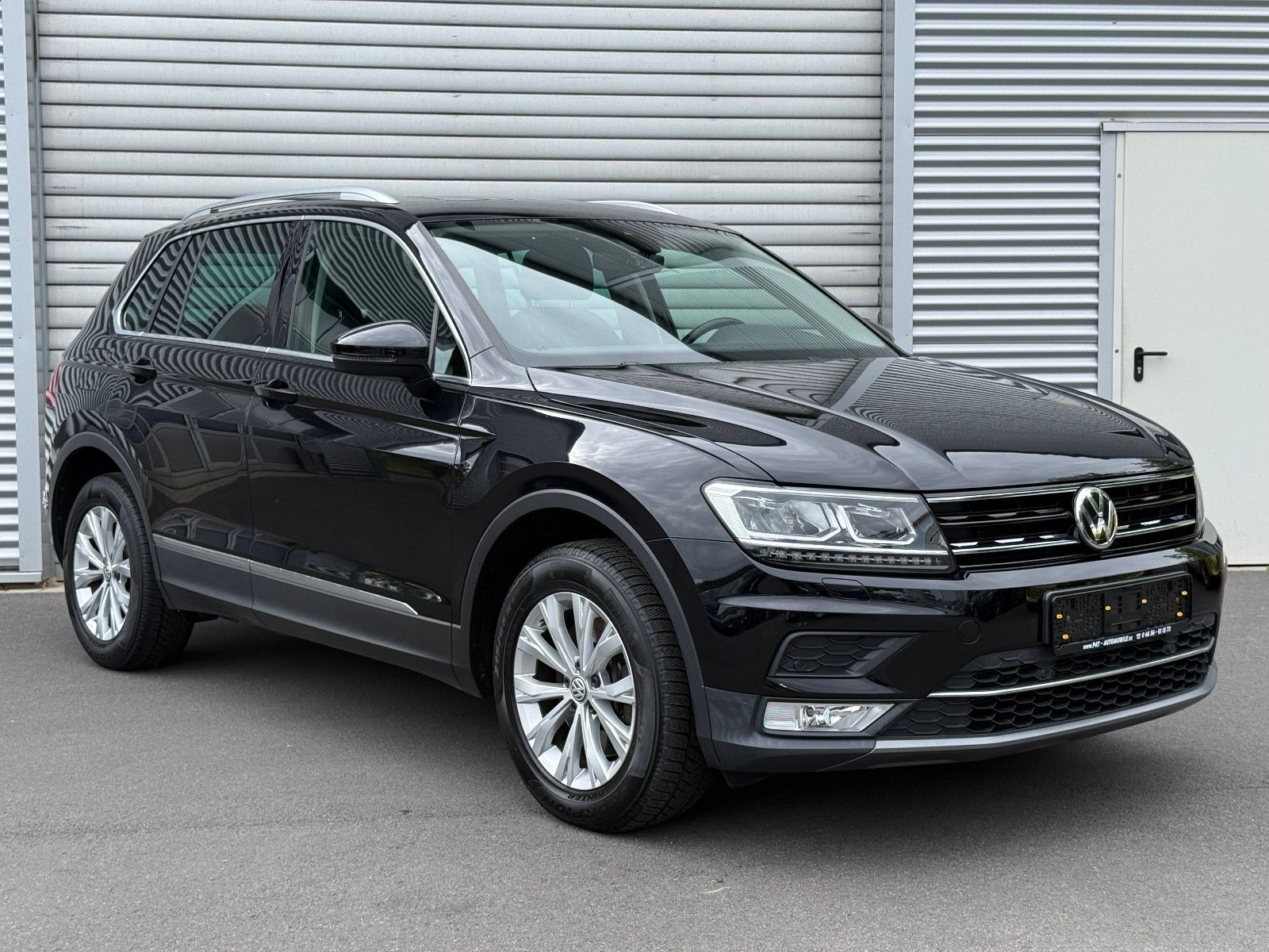 Fahrzeugabbildung Volkswagen Tiguan Highline 4Motion ACC AHK Nav SHZ Pano LED