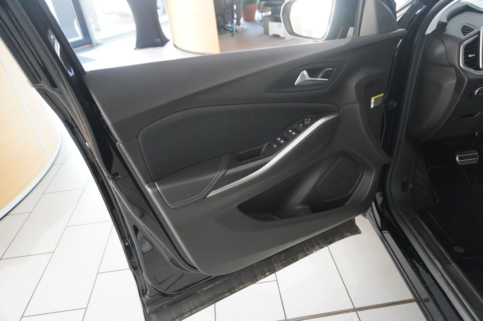 Fahrzeugabbildung Opel Grandland (X) 1.6T GSe HYBRID 4X4 NAVI/SPORT/AHK