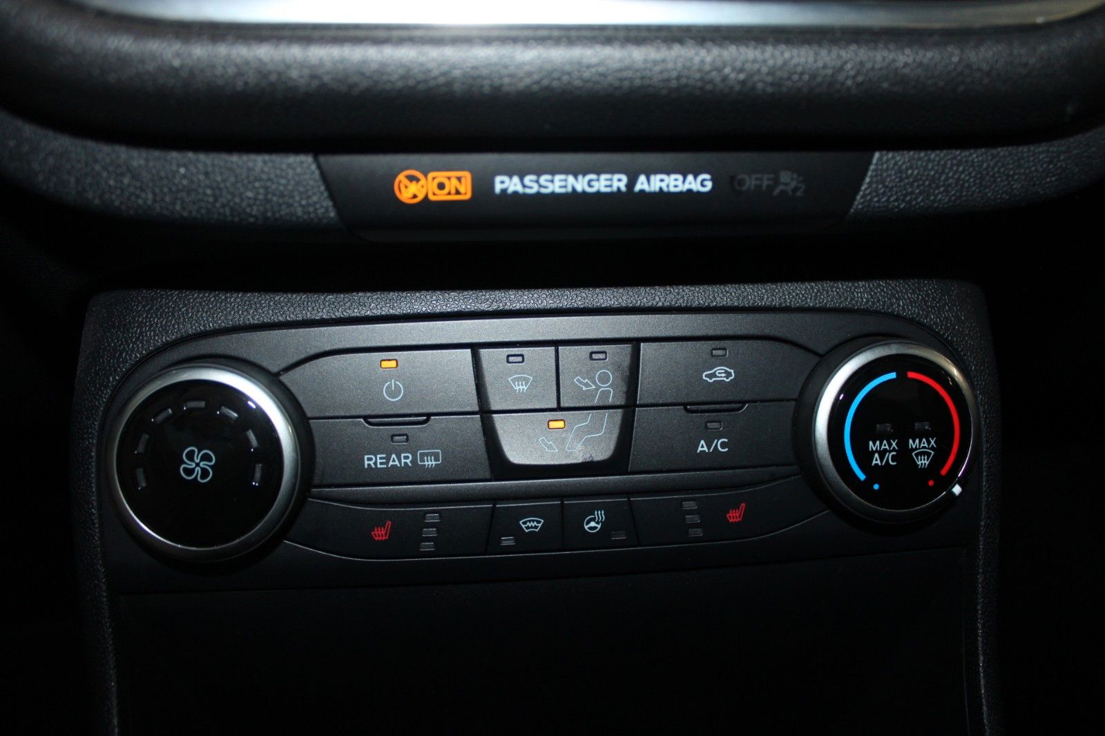 Fahrzeugabbildung Ford Fiesta 1,5 TDCi Cool & Connect 5-trg NAVI LED