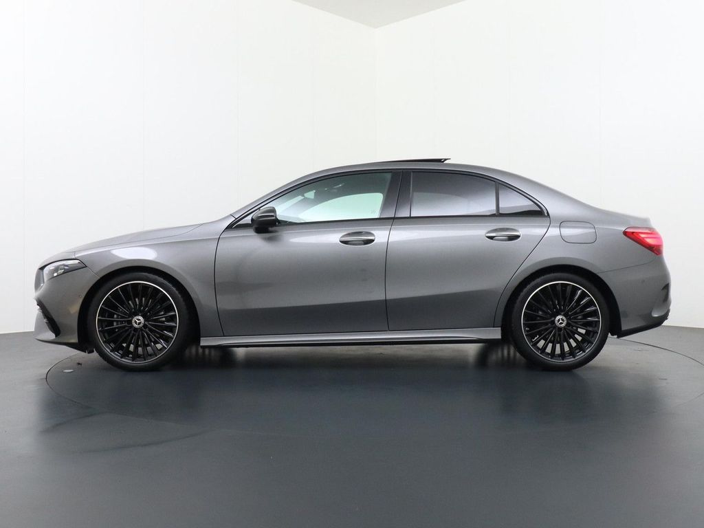 Mercedes-Benz A 180 Star Edition AMG Line | Panorama - Schiebe