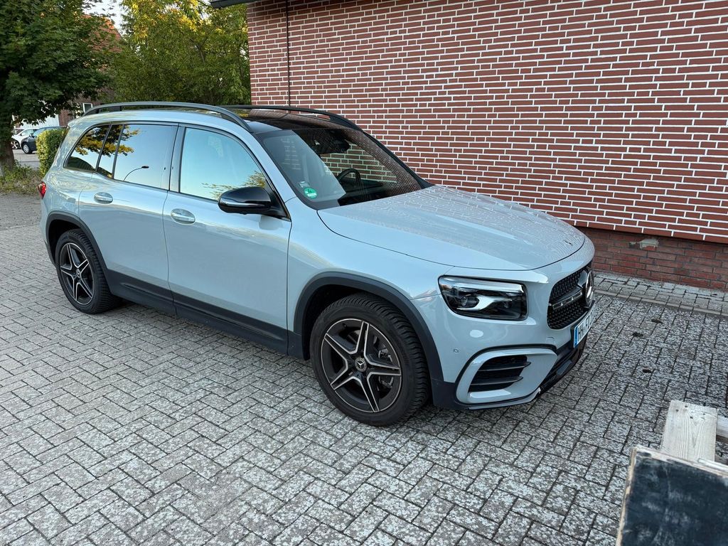 Image of Mercedes-Benz GLB 220