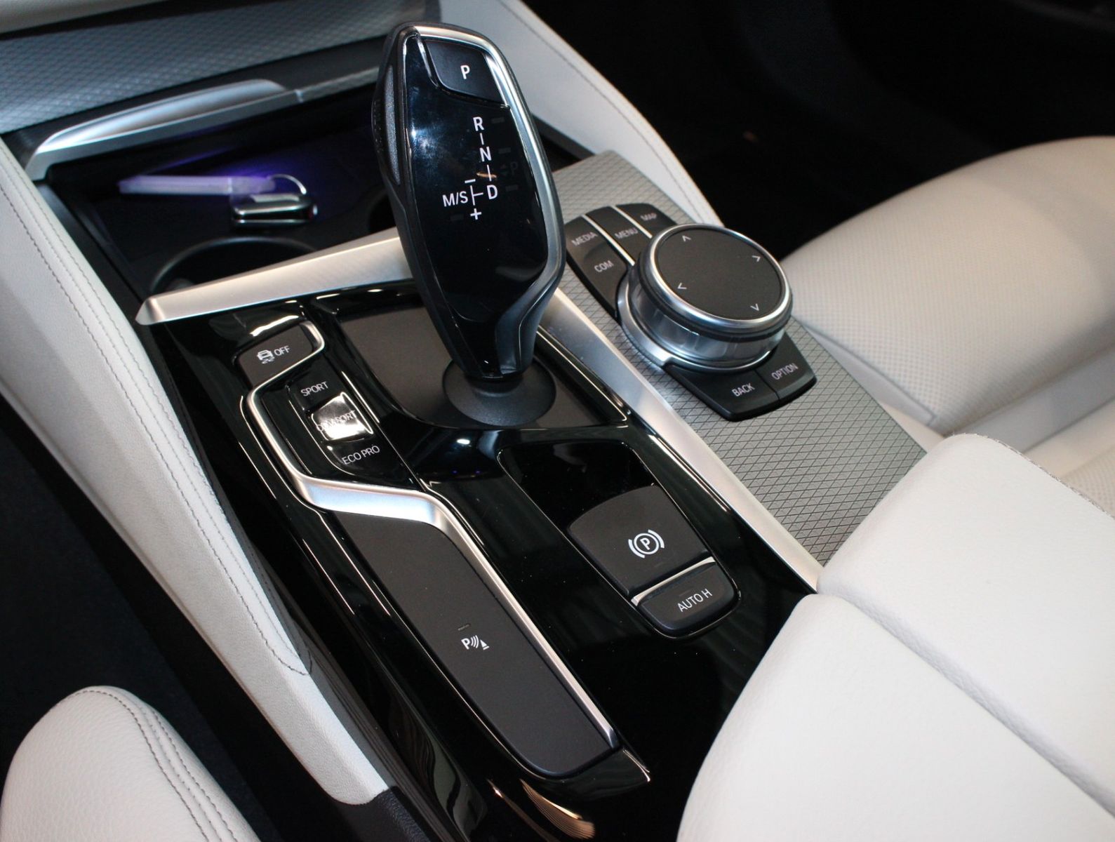 Fahrzeugabbildung BMW 530i  M-Sportpaket*Head-UP*Kamera*2.Hand