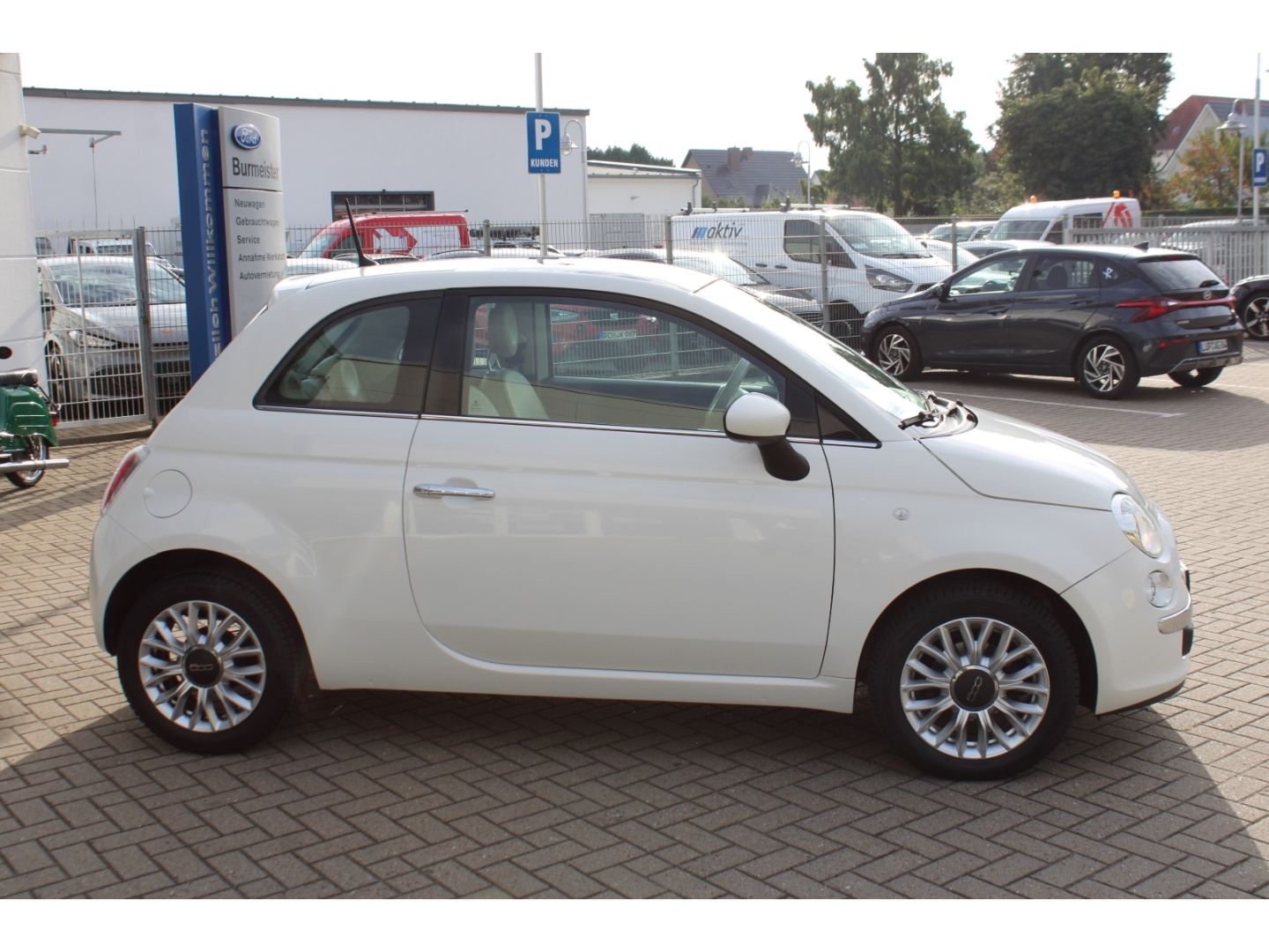 Fahrzeugabbildung Fiat 500 Lounge Klima Radio CD GJR PDC Pano Bluetooth