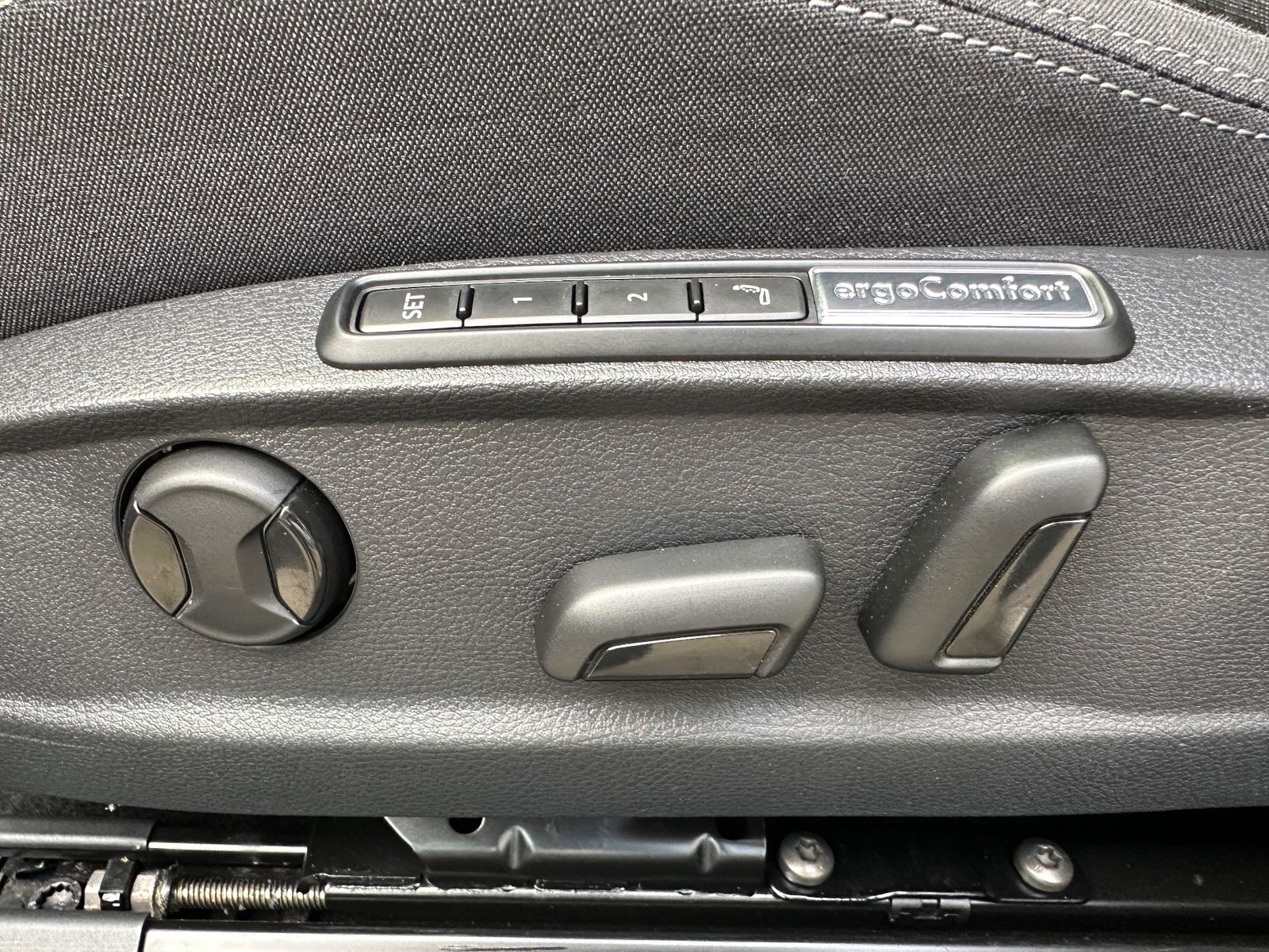 Fahrzeugabbildung Volkswagen Passat Variant 2.0 TDI Business NAV+IQ-LIGHT
