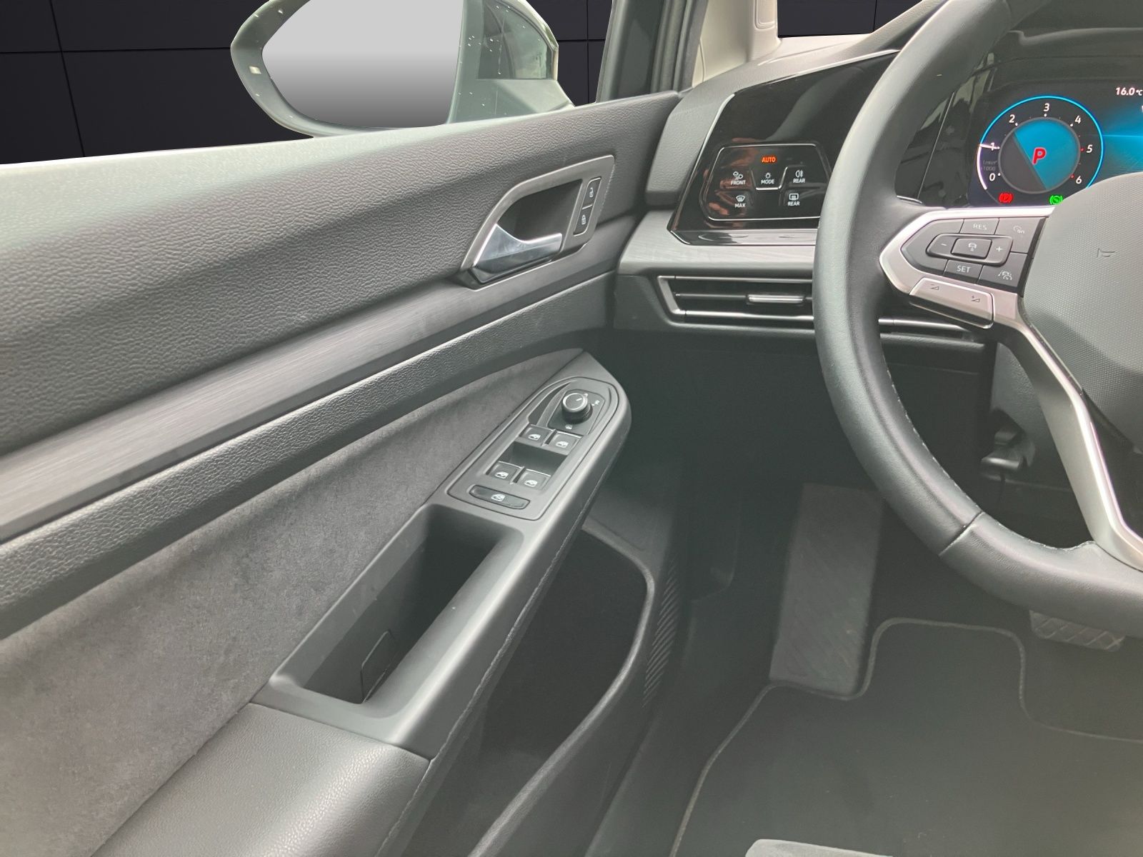 Fahrzeugabbildung Volkswagen Golf VIII Variant TDI Style DSG LED+ Navi ACC AI