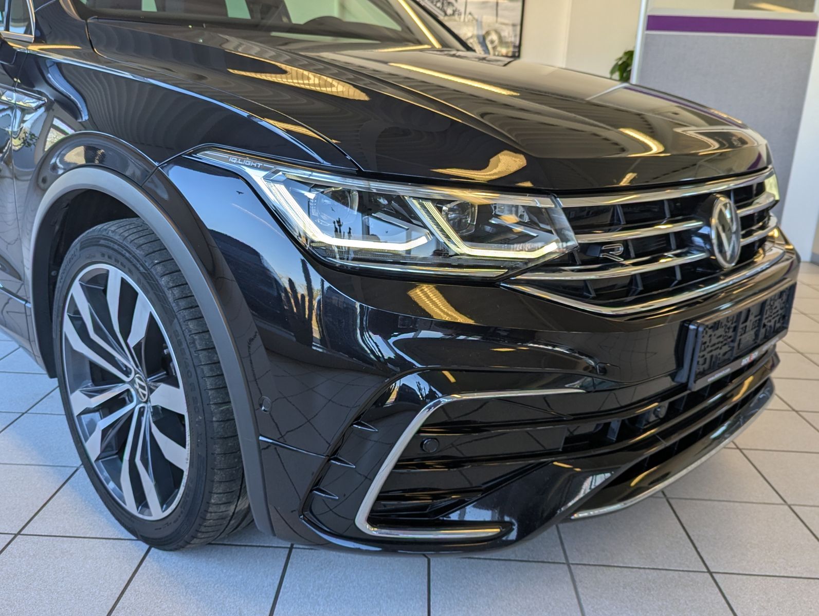 VW Tiguan 2.0 TDI DSG R-Line Matrix Pano HUD AHK 20 - Image 9