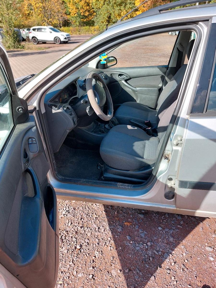 Ford Focus 2004 — photo 9