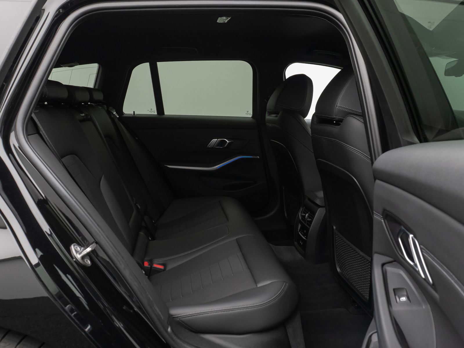 Fahrzeugabbildung BMW 330i Sport Line Kamera Lenkhz HiFi Komfort Alarm