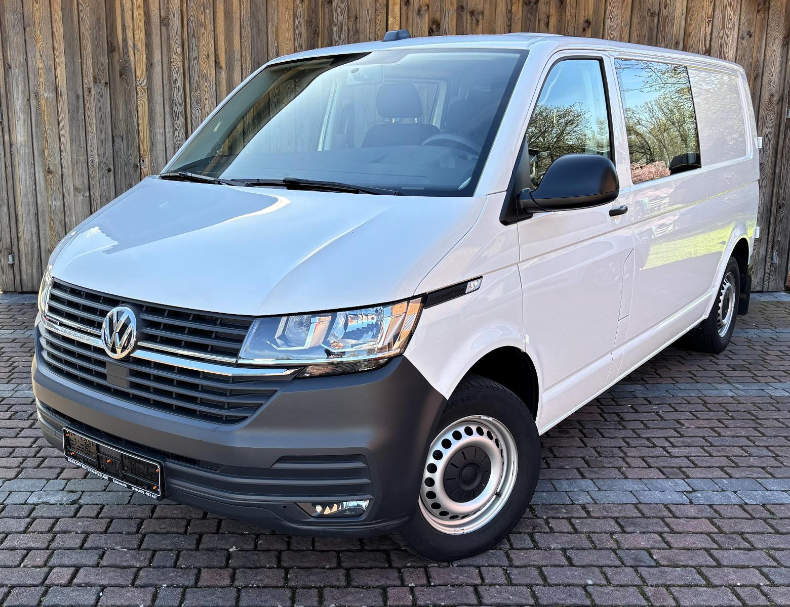 Volkswagen T6.1 Transporter Mix Plus lang LR Navi SHz 4x4