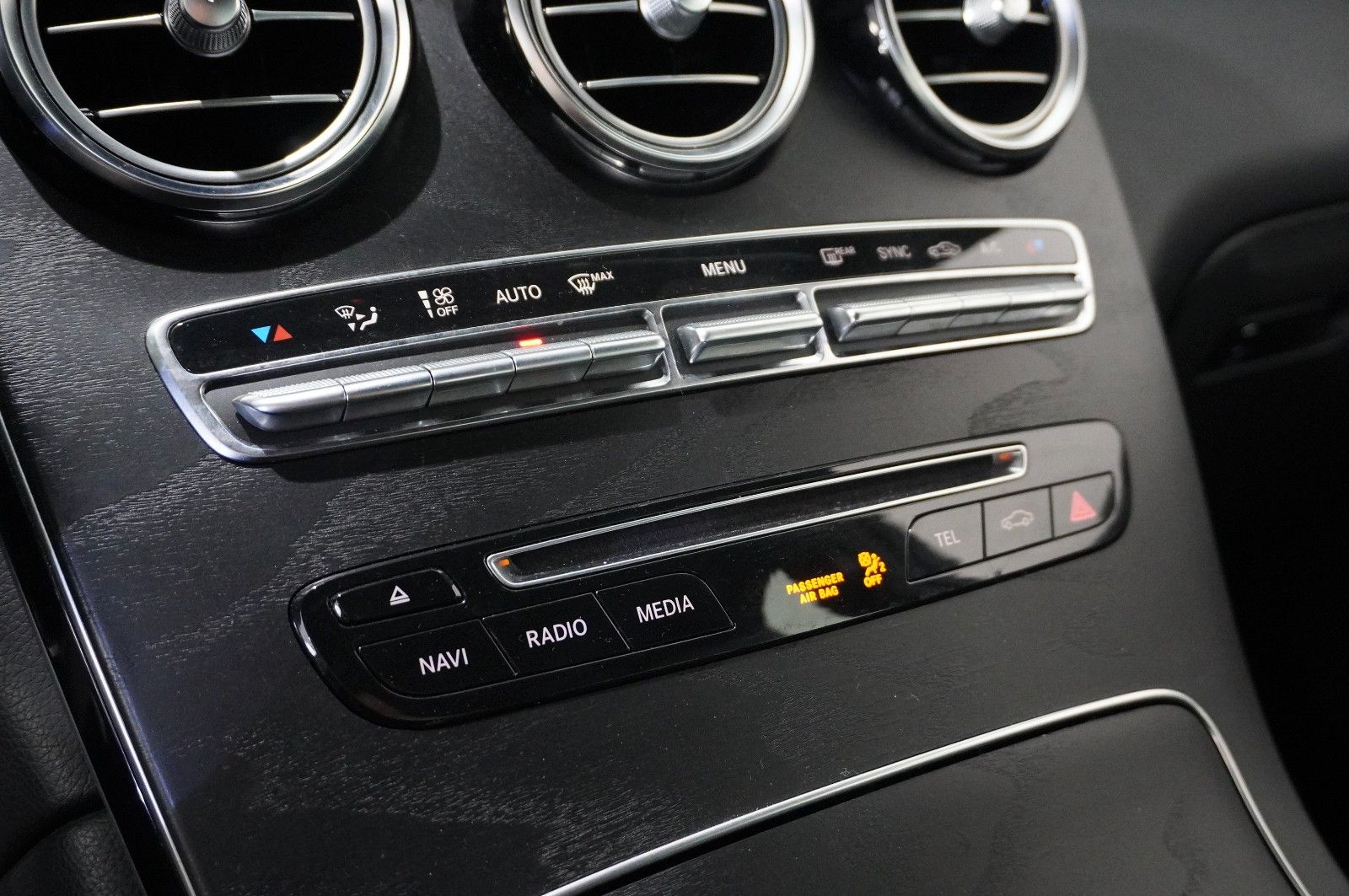 Fahrzeugabbildung Mercedes-Benz GLC 220D EXCLUSIVE 4MATIC NAVI/LED/KAMERA/SH/AHK