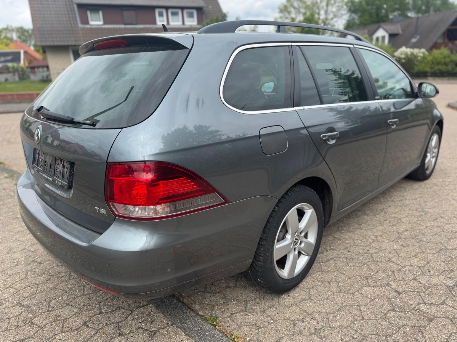 Volkswagen Golf 2011 — двигун 1.197 cm³, 105 HP (77kW)