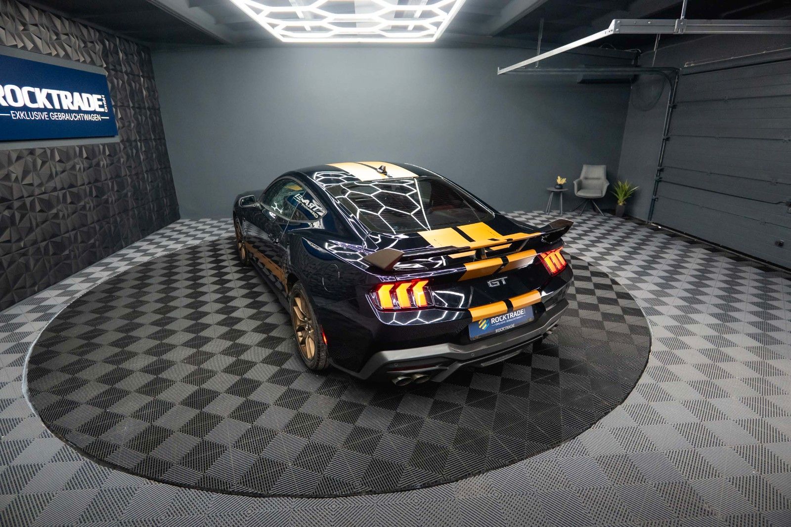 Fahrzeugabbildung Ford Mustang Fastback 5.0 Ti-VCT V8 Dark Horse 6-Gang