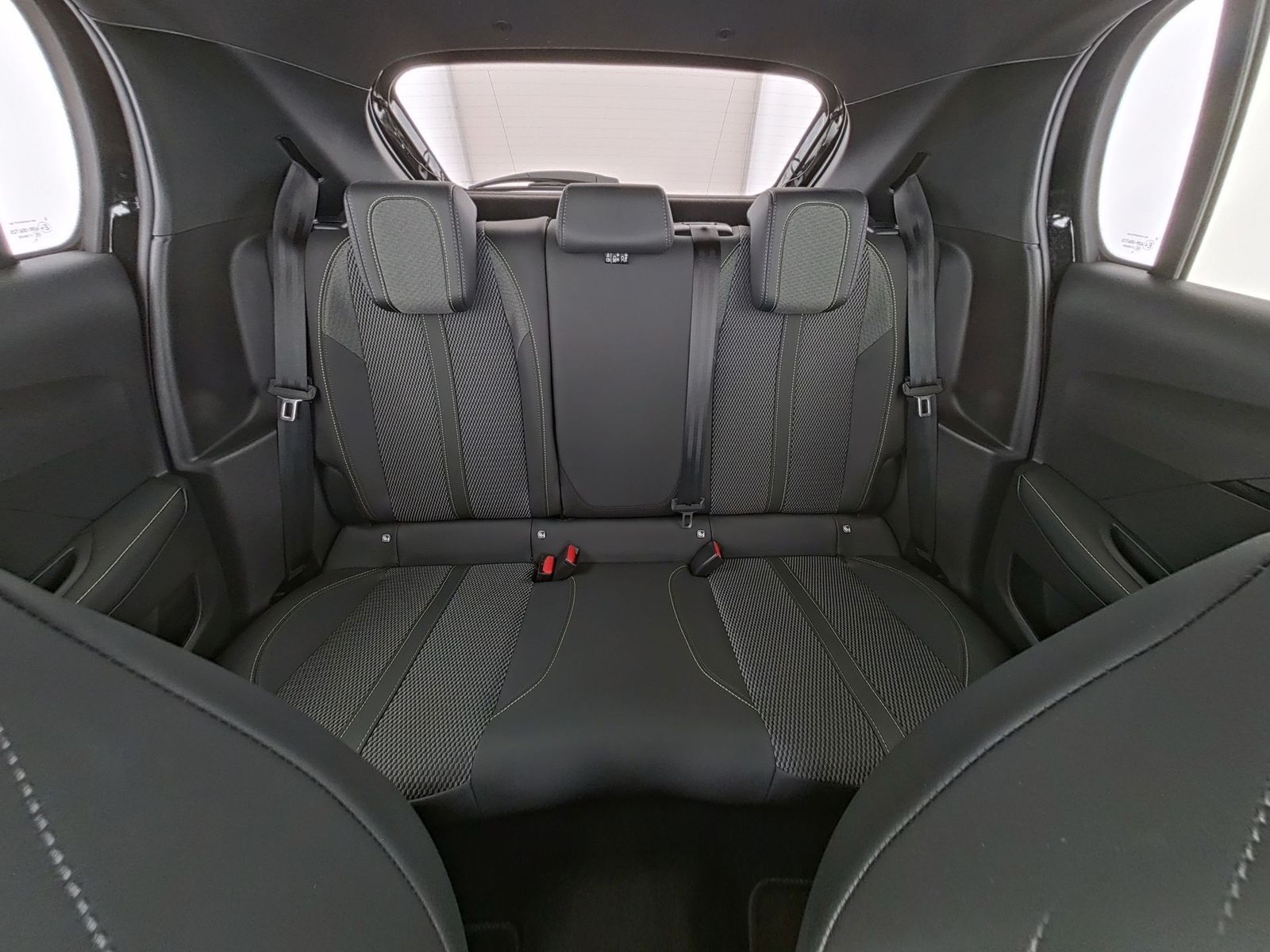 Peugeot 208 - Bild 18