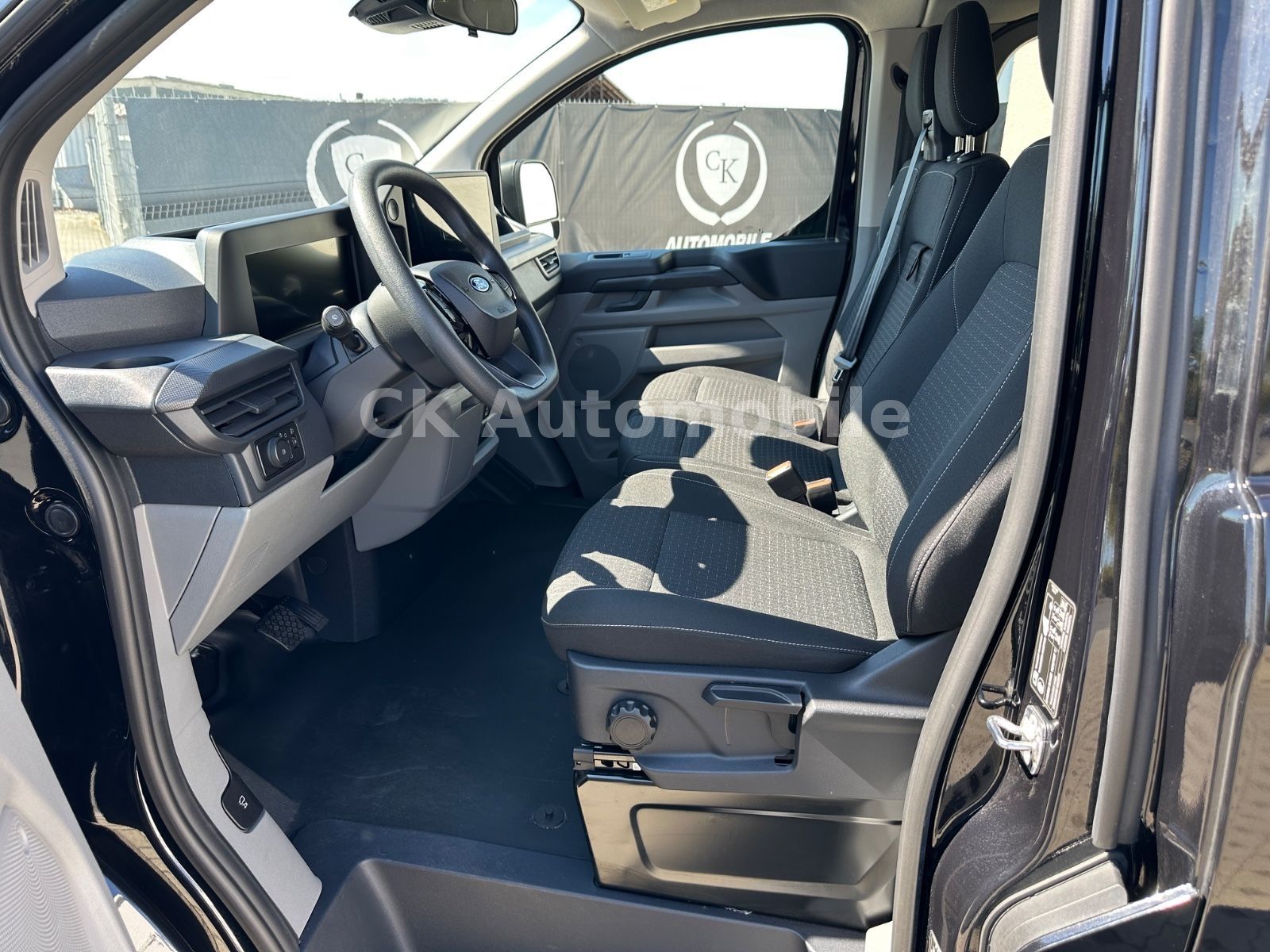 Fahrzeugabbildung Ford Transit Custom Kombi 320 L2 AWD Trend/9 Sitze