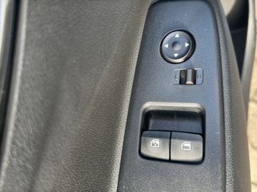 Hyundai i10 1.0 AUTOMATIK TREND + NAVIGATION