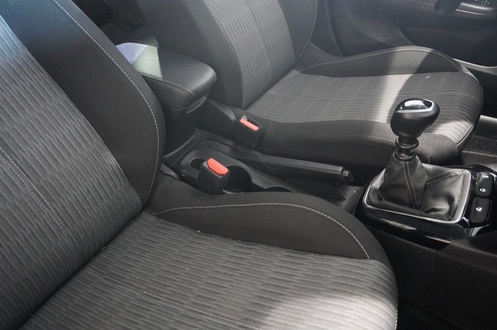 Fahrzeugabbildung Opel Corsa F 1.2 EDITION NAVI/SHZ/SPORT/PDC/TEMP./DAB