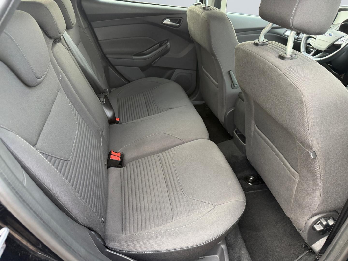 Ford Focus 1.5 Turnier Titanium *PDC v.&h.*SHZ*Klima*