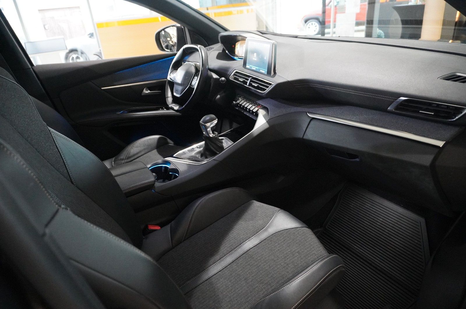 Fahrzeugabbildung Peugeot 5008 1.2T ALLURE GT-LINE 7-SITZ NAVI/LED/KAMERA