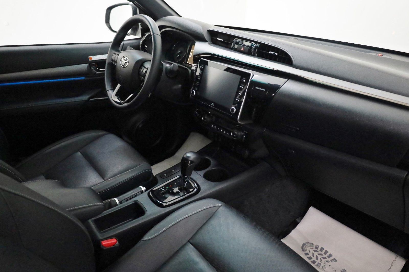 Fahrzeugabbildung Toyota Hilux 2.8 D-4D Invincible,DOKA,ACC,Leder,Nav,AHK