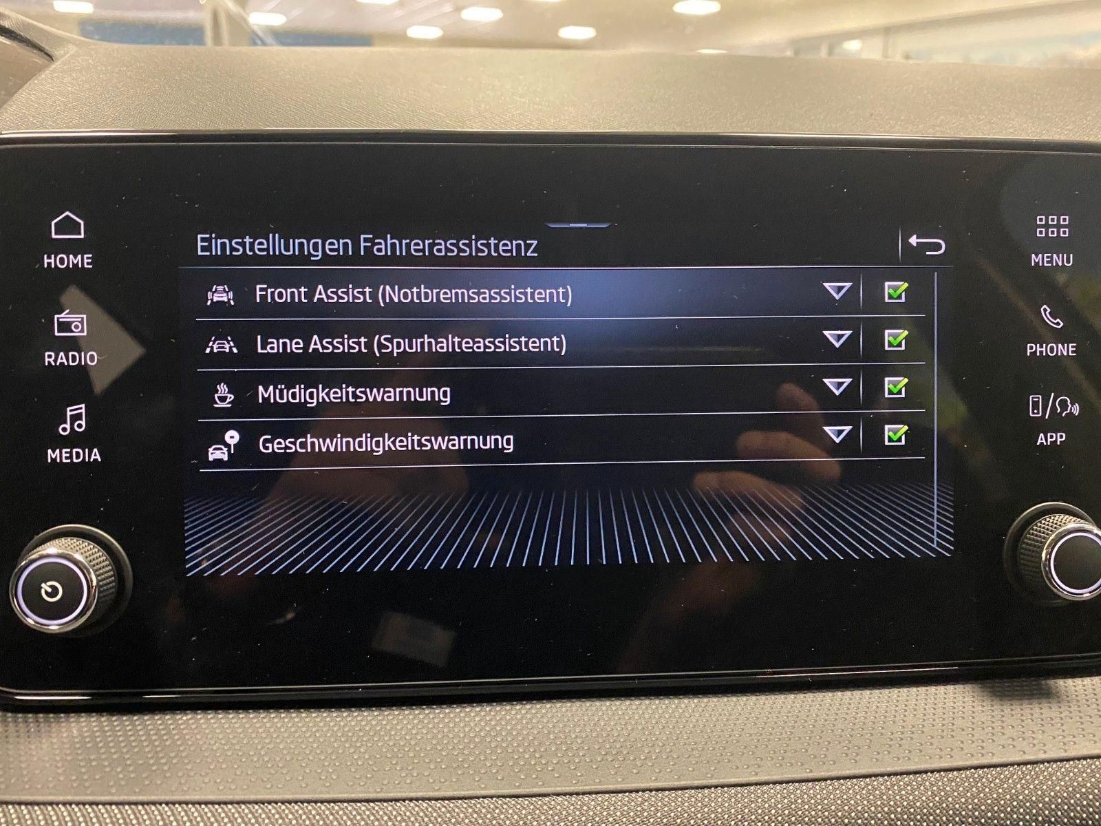 Fahrzeugabbildung SKODA Fabia 1.0l TSI Selection+KAMERA+KLIMATRONIC+ALU+