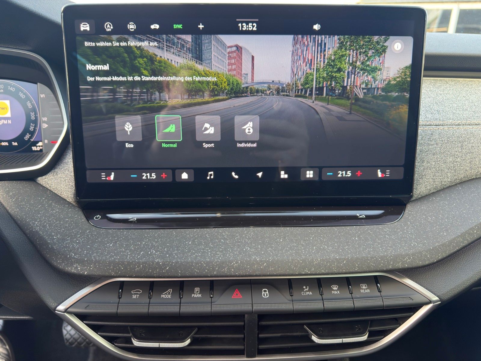 Fahrzeugabbildung SKODA Octavia Combi Balance 1,5 TSI mHEV 110 kW 7-Gang