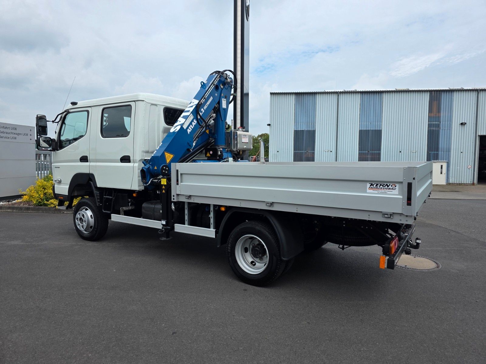 Fahrzeugabbildung Mitsubishi Fuso Canter 6C18D DoKa 4x4 Kran Atlas 65.2 - A2