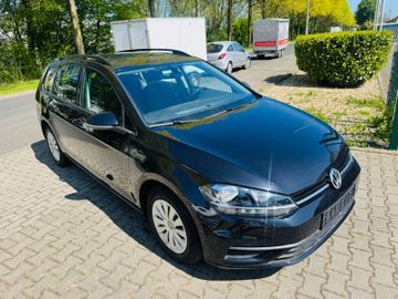 Volkswagen Golf - 1