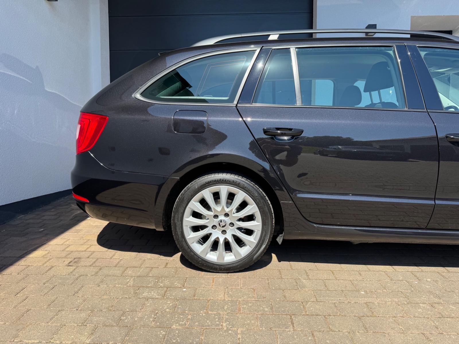 Skoda Superb Combi Active *1.Hand*Garantie*AHK*