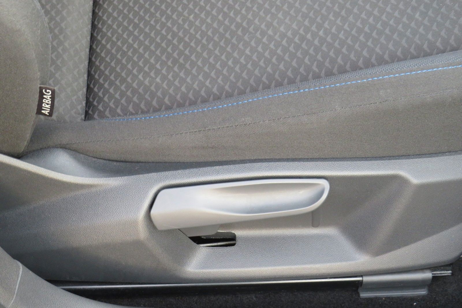 Fahrzeugabbildung Volkswagen Polo United KAMERA SITZH. NAVI KEYLESS APP-CON 1