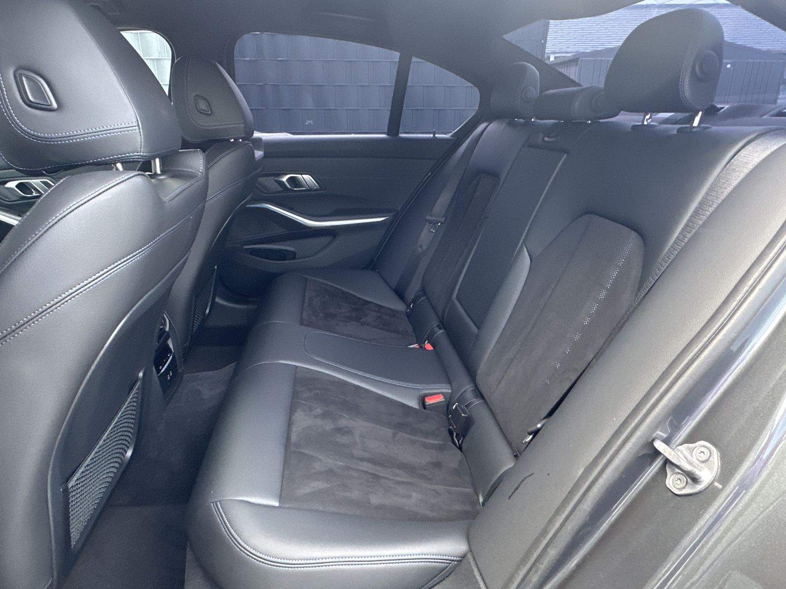 Fahrzeugabbildung BMW 330e Limousine M-Sport NAV+LED+TEMPOMAT+18ZO+PP